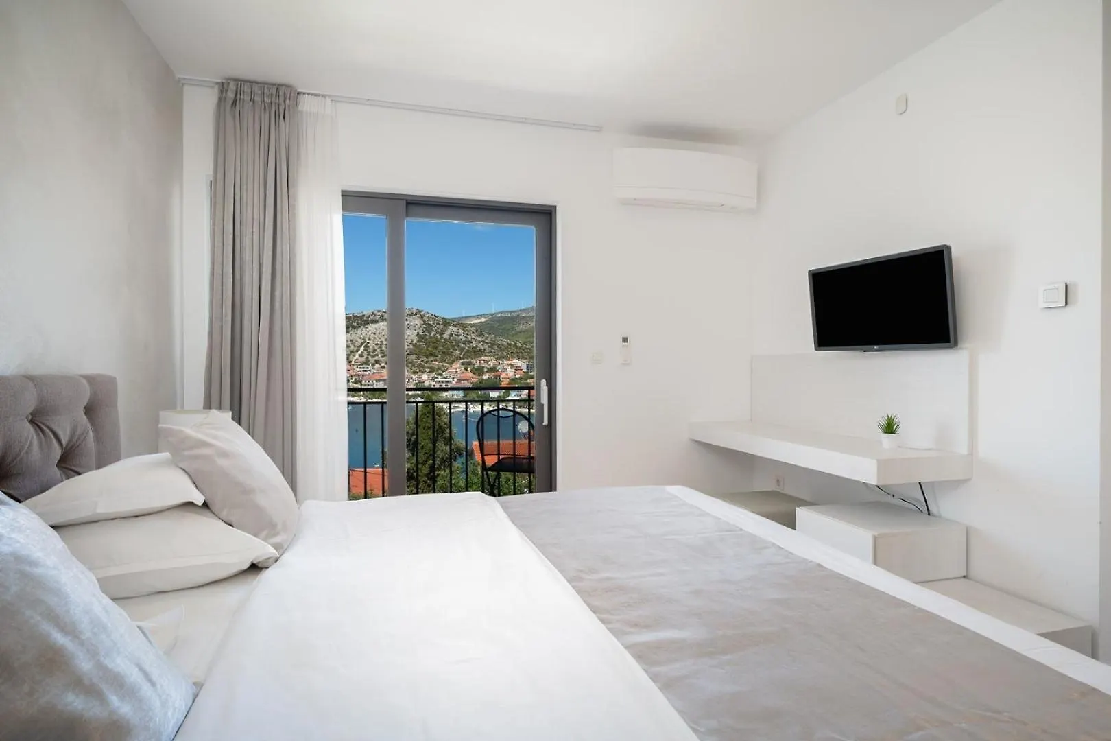 New! Villa Paloma Blanca 4-Bedroom Villa With Sea Views Seget Vranjica Croatia