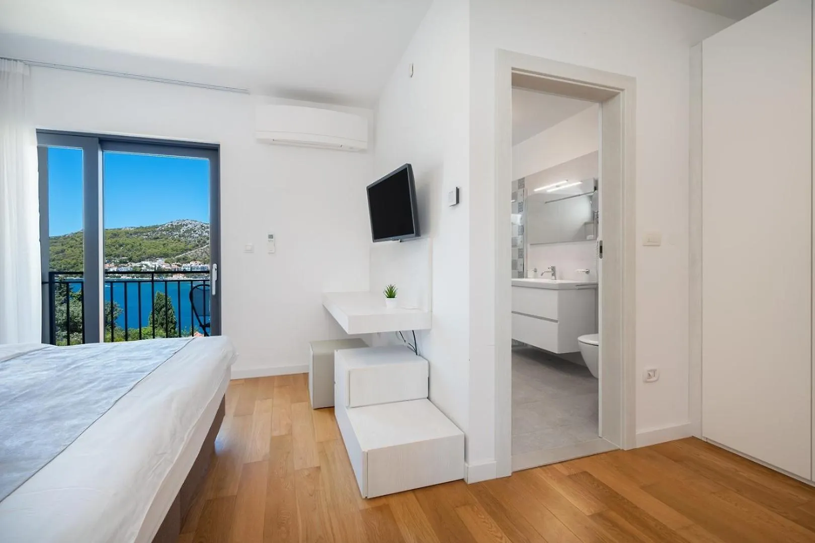 New! Villa Paloma Blanca 4-Bedroom Villa With Sea Views Seget Vranjica Croatia