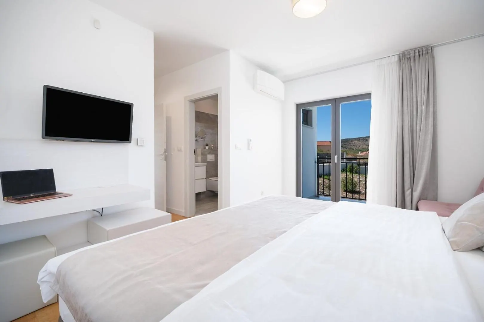 New! Villa Paloma Blanca 4-Bedroom Villa With Sea Views Seget Vranjica