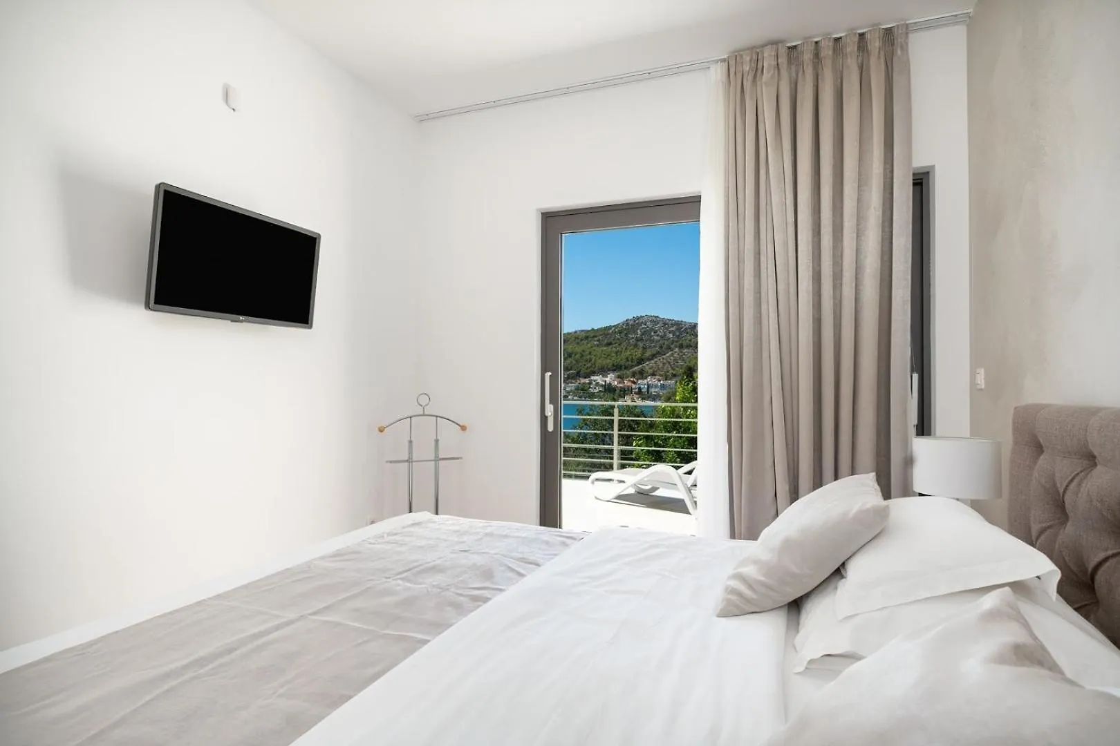 New! Villa Paloma Blanca 4-Bedroom Villa With Sea Views Seget Vranjica 0*,