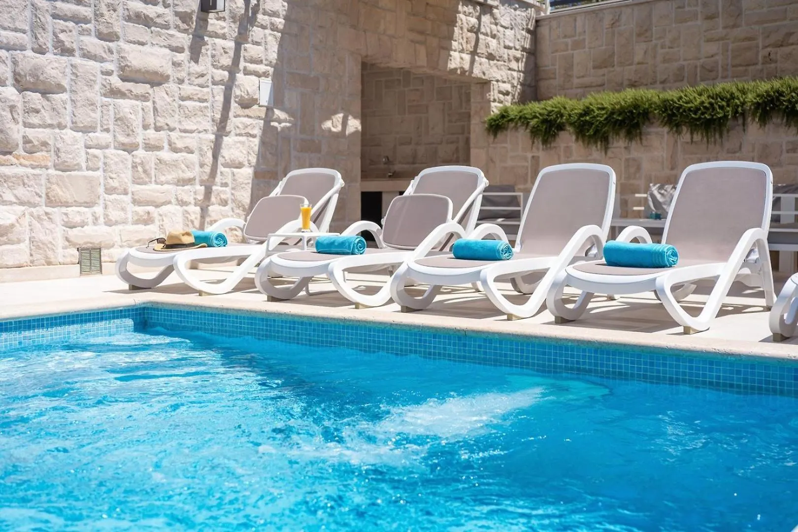 New! Villa Paloma Blanca 4-Bedroom Villa With Sea Views Seget Vranjica