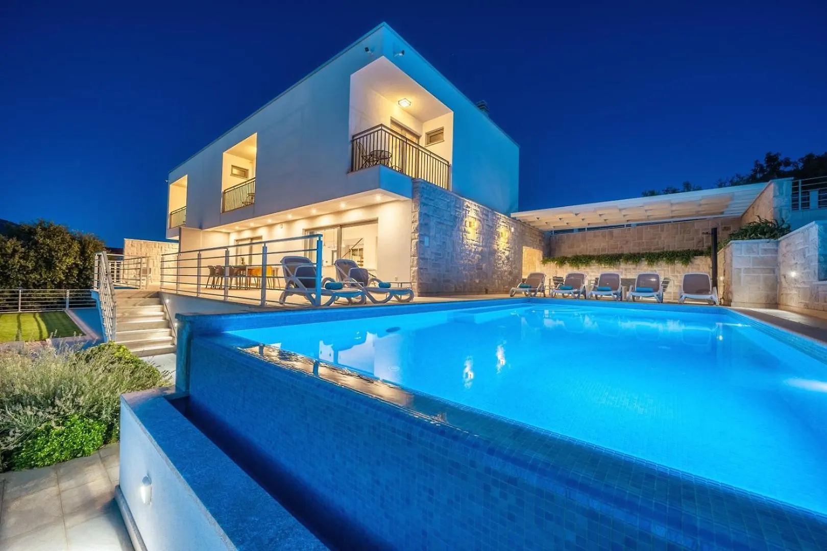 New! Villa Paloma Blanca 4-Bedroom Villa With Sea Views Seget Vranjica